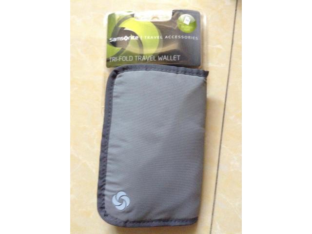 samsonite tri fold