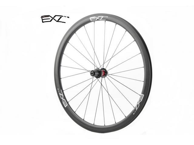 EXtremeLight DT 240 EXP Hubs Carbon Wheels